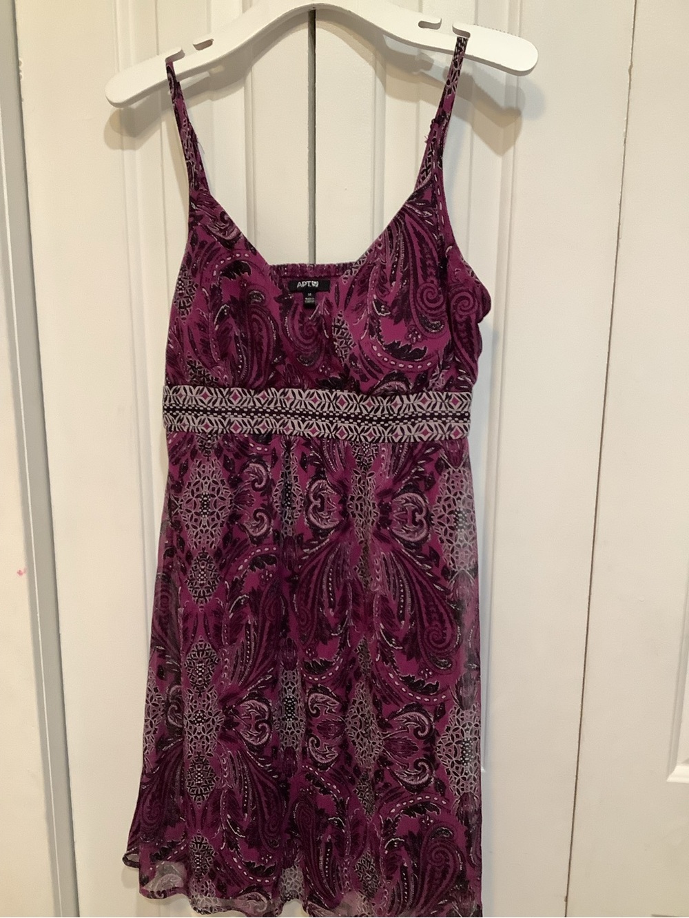 Apt. 9 Magenta and Black Paisley V-Neck Top